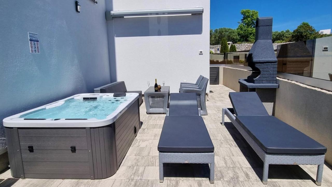 Bartol Luxury Apartments Krk Croatia, With Own Hot Tub - Whirlpool คิร์ก ภายนอก รูปภาพ